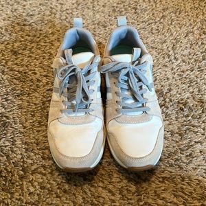 Vionic women’s shoes- size 8